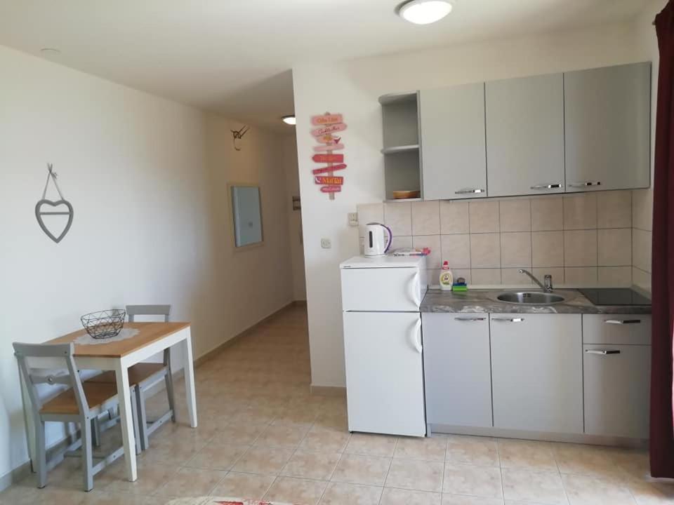 Apartmani ROKO, Sevid Marina Bagian luar foto